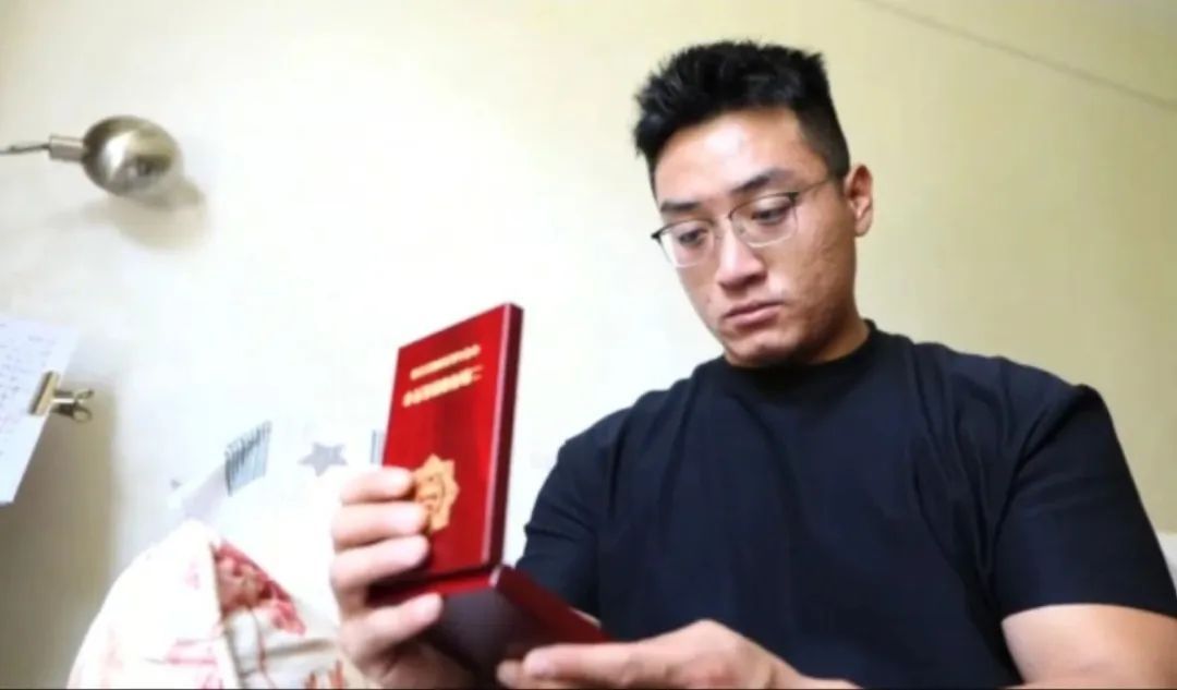 致敬!因公牺牲的原公安局长王大为被追授为二级英模 致敬!因公牺牲的原公安局长王大为被追授为二级英模