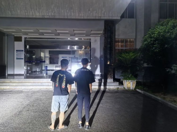 48小时5起电瓶被盗,竟是电动车店老板“监守自盗” 48小时5起电瓶被盗,竟是电动车店老板“监守自盗”