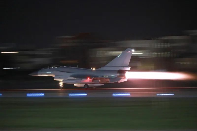 子夜,云端鏖战! 子夜,云端鏖战!