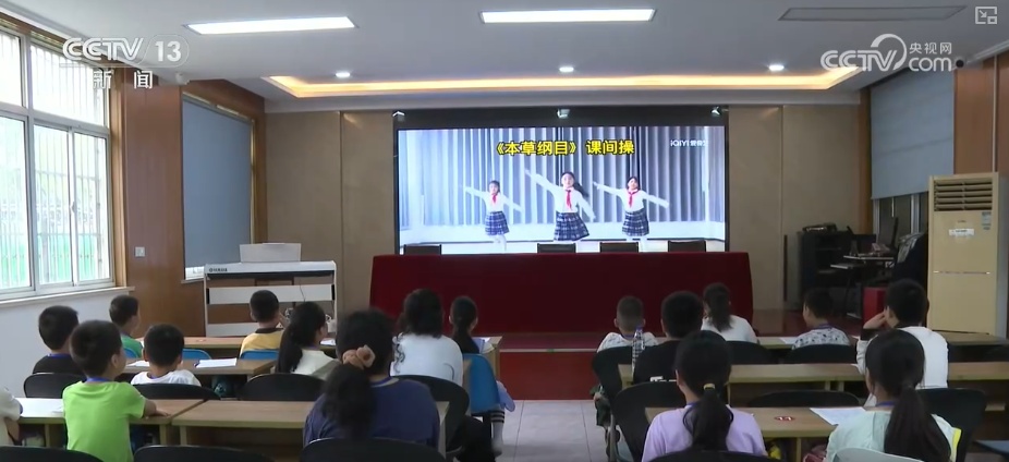 花样“暑期带娃”“托”稳上班族的心 孩子乐享安全、快乐、有意义暑期生活 花样“暑期带娃”“托”稳上班族的心 孩子乐享安全、快乐、有意义暑期生活