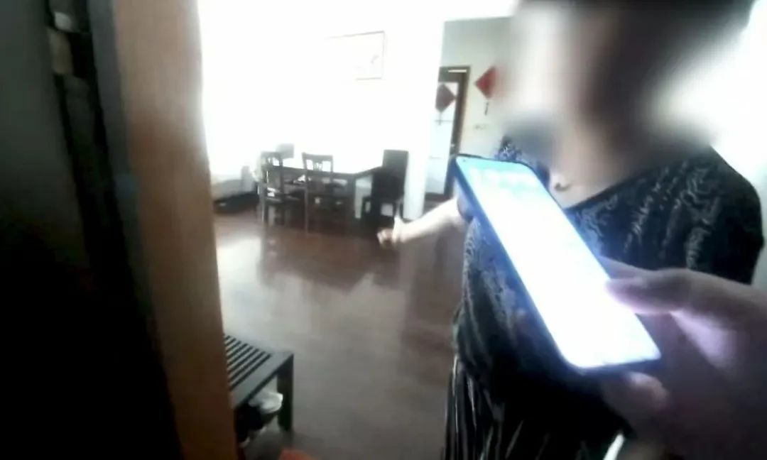 百万巨款买黄金!骗子都落网了,老人还未发现被骗 百万巨款买黄金!骗子都落网了,老人还未发现被骗