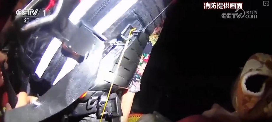 风雨中逆行身影守护平安 多方协同抢险救援保障群众生命财产安全 风雨中逆行身影守护平安 多方协同抢险救援保障群众生命财产安全