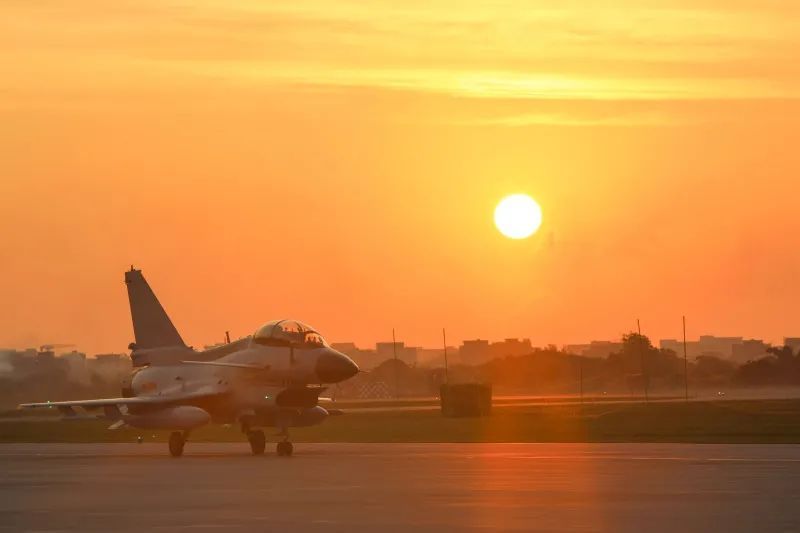 子夜,云端鏖战! 子夜,云端鏖战!