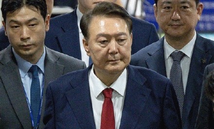 韩国法院签发逮捕令 尹锡悦再度被拘留 韩国法院签发逮捕令 尹锡悦再度被拘留