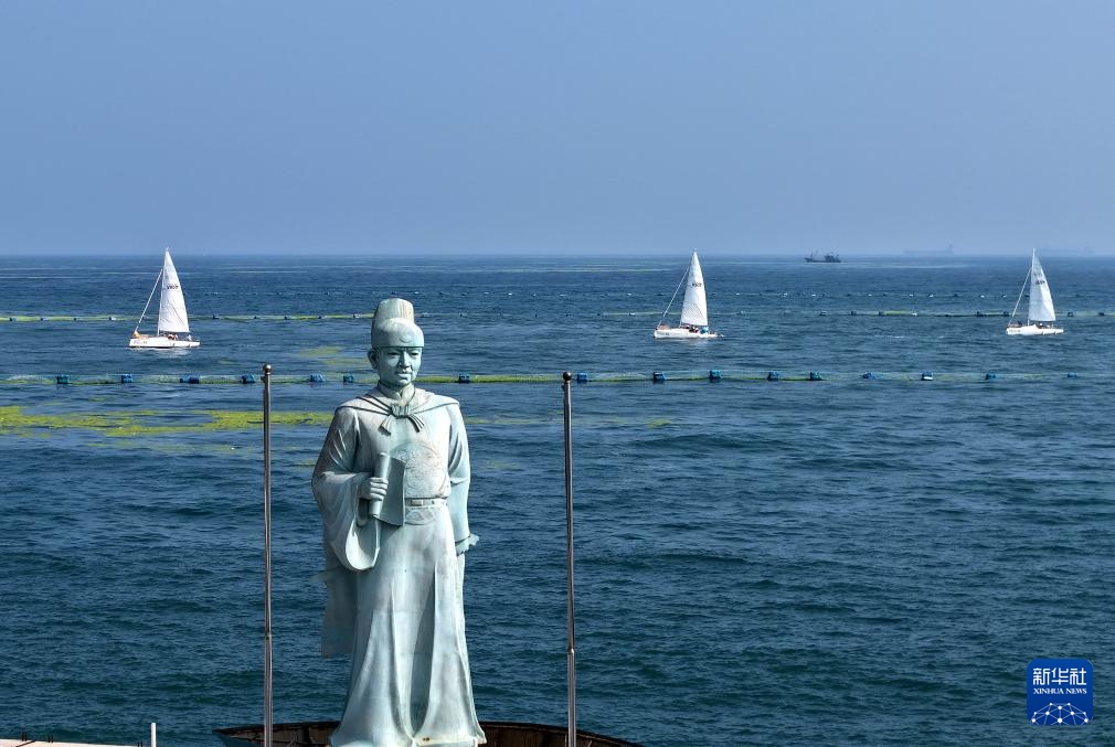 新华全媒+丨山东青岛举行海上巡游迎接中国航海日 新华全媒+丨山东青岛举行海上巡游迎接中国航海日