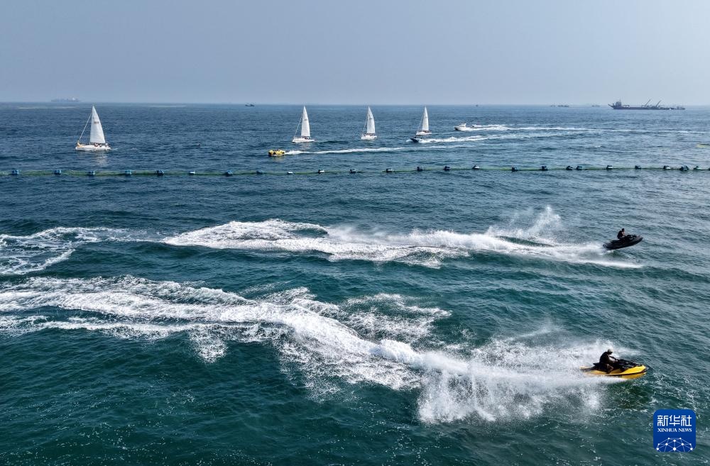 新华全媒+丨山东青岛举行海上巡游迎接中国航海日 新华全媒+丨山东青岛举行海上巡游迎接中国航海日