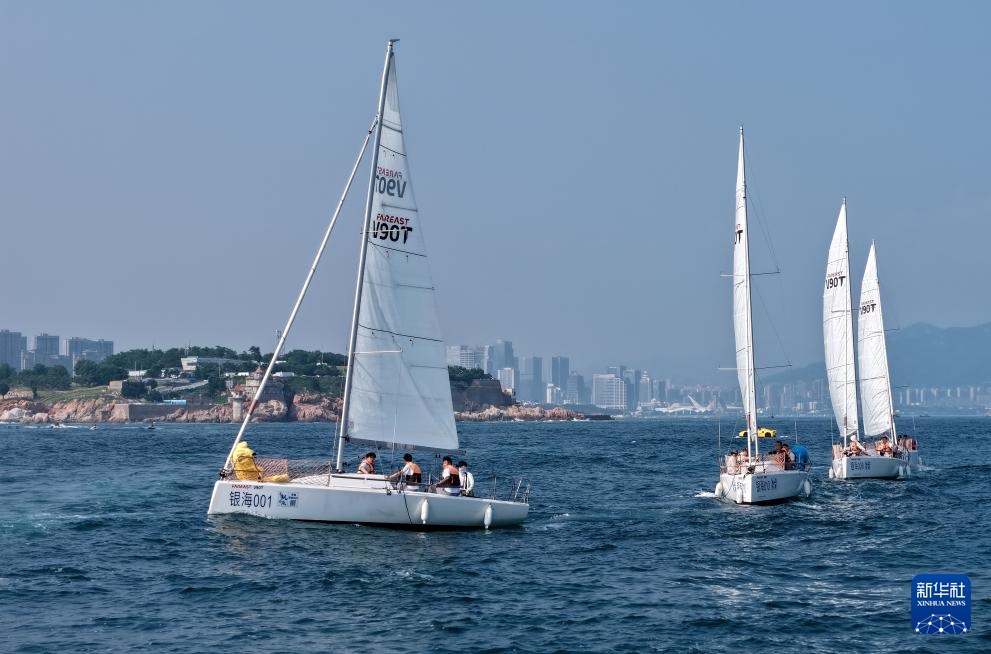 新华全媒+丨山东青岛举行海上巡游迎接中国航海日 新华全媒+丨山东青岛举行海上巡游迎接中国航海日