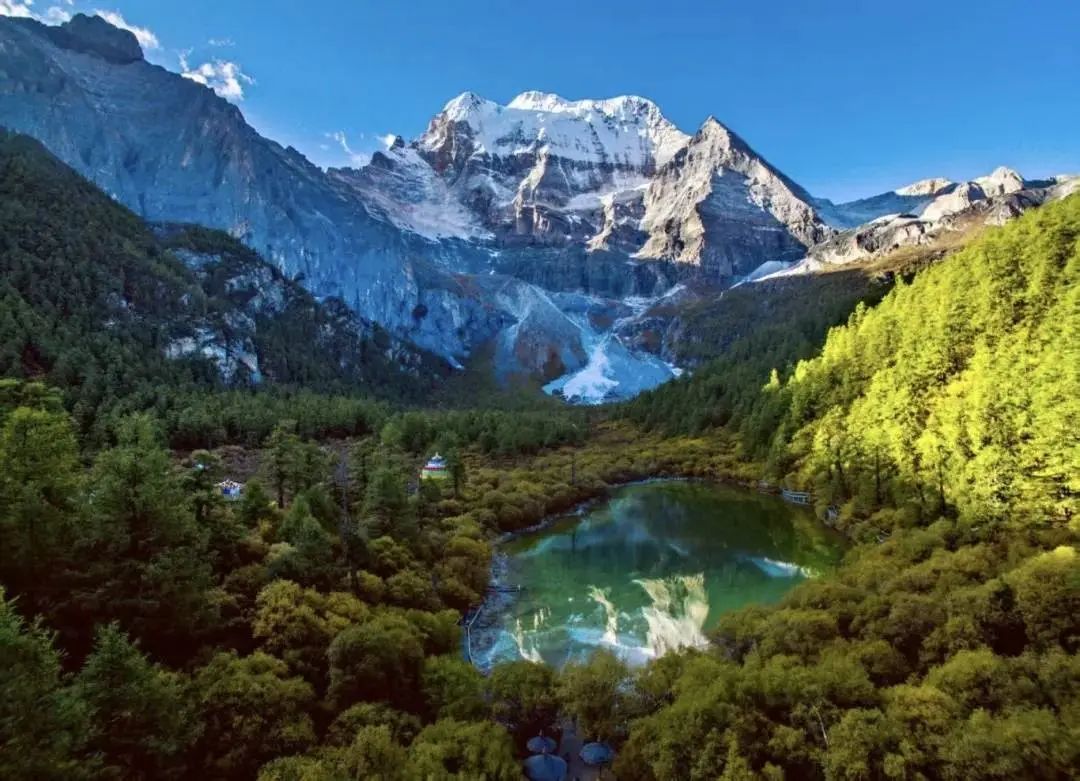 甘孜州“电影票换门票”活动遭遇黄牛倒卖，稻城亚丁成“重灾区”，官方紧急设限
