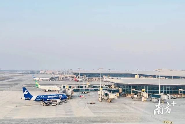 揭阳潮汕机场跑道被雷劈坏,多航班延误,目前已恢复正常 揭阳潮汕机场跑道被雷劈坏,多航班延误,目前已恢复正常