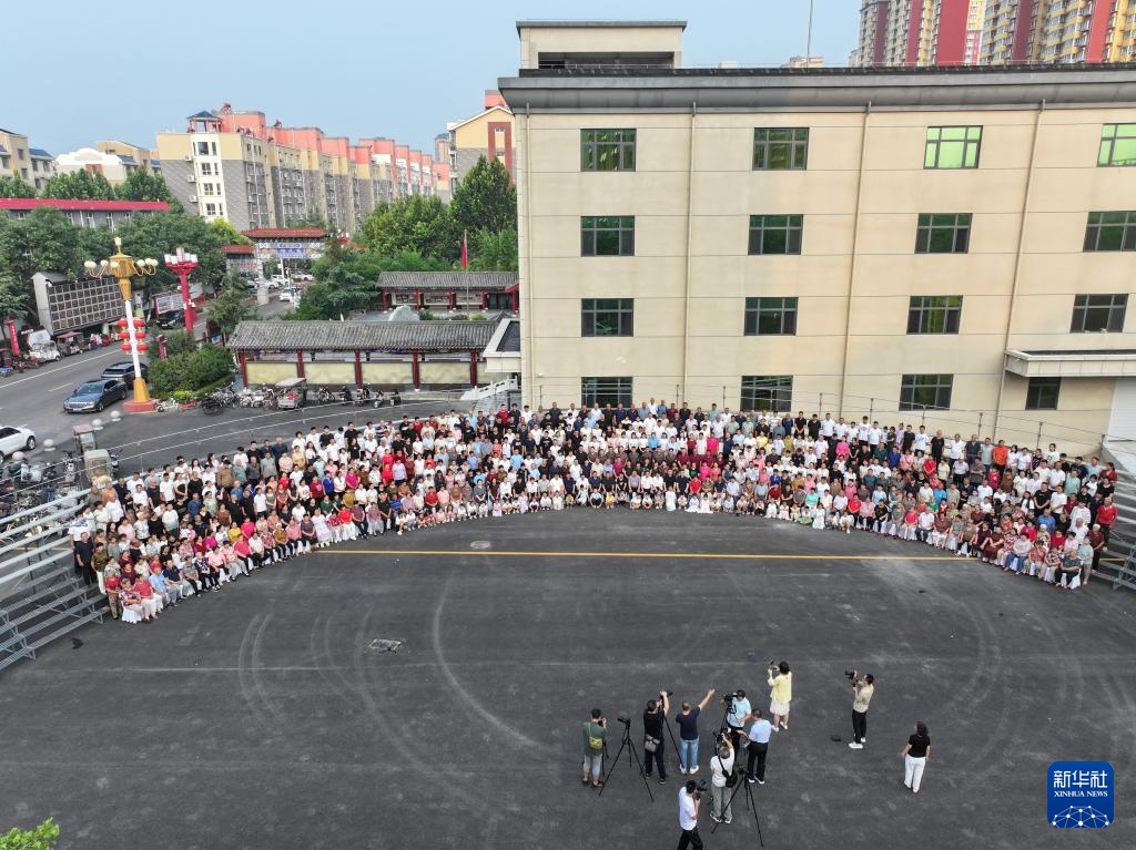 塔元庄里的“全家福”