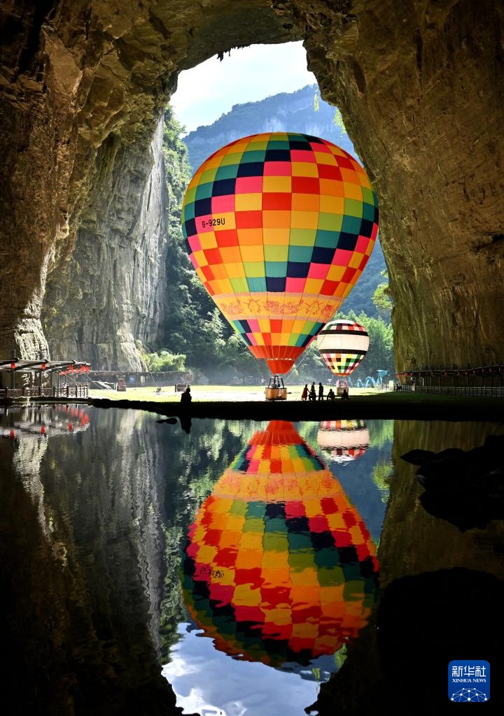 湖北恩施：暑期旅游持续升温