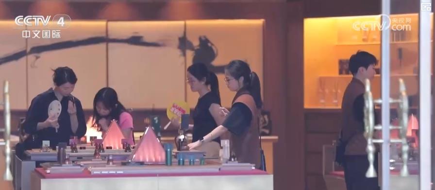 从“游在中国”到“购在中国” 多元体验助力暑期消费活力进一步释放 从“游在中国”到“购在中国” 多元体验助力暑期消费活力进一步释放