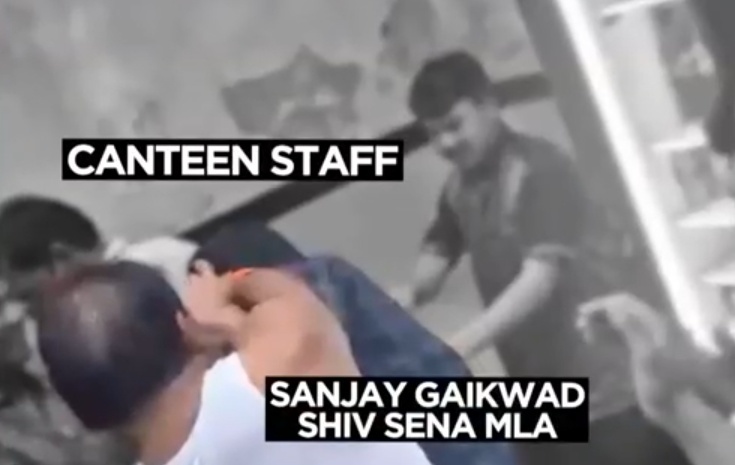 印媒:印度议员殴打食堂员工惹众怒 印媒:印度议员殴打食堂员工惹众怒