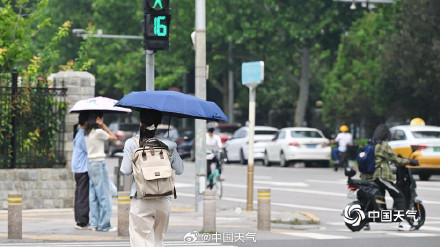 出门就是一身汗！ 北京持续桑拿天闷热似蒸笼