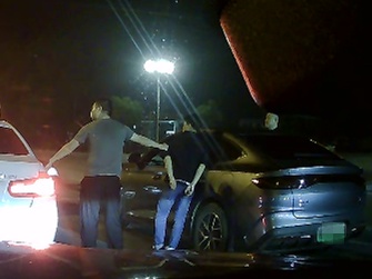 生死20米！民警被撞飞瞬间揪心监控曝光，毒贩竟疯狂到这种地步！