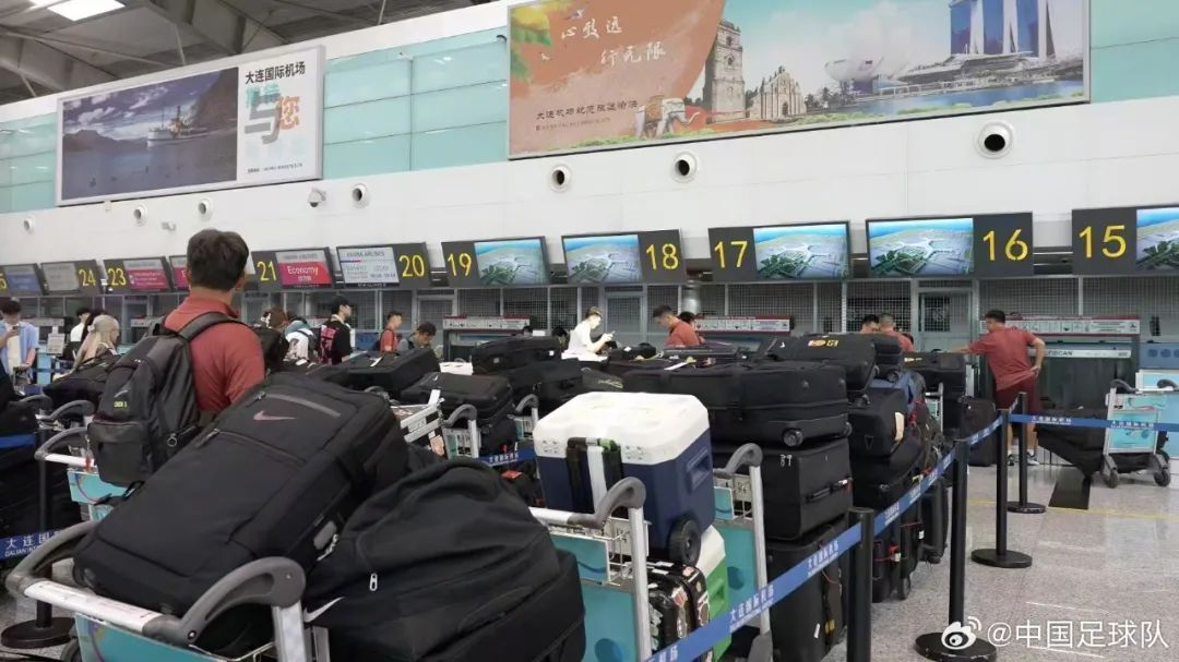 国足回应“行李太多” 国足回应“行李太多”