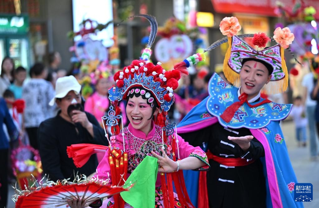 湖北恩施：暑期旅游持续升温