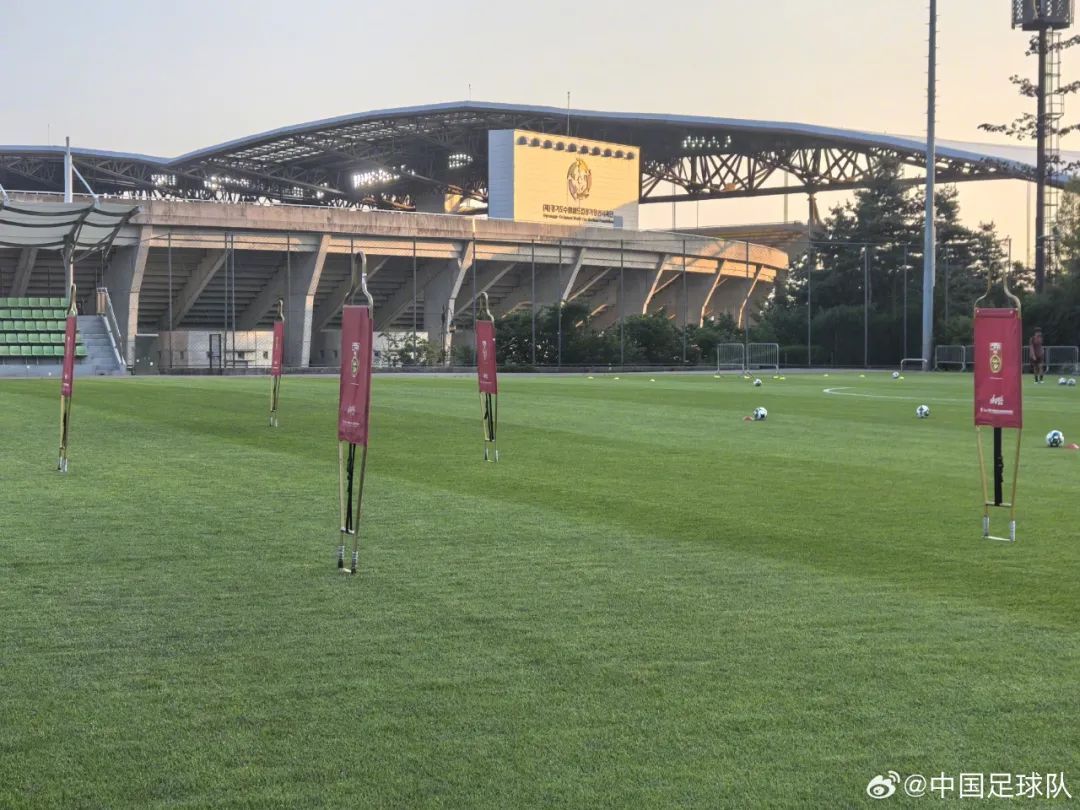 国足回应“行李太多” 国足回应“行李太多”