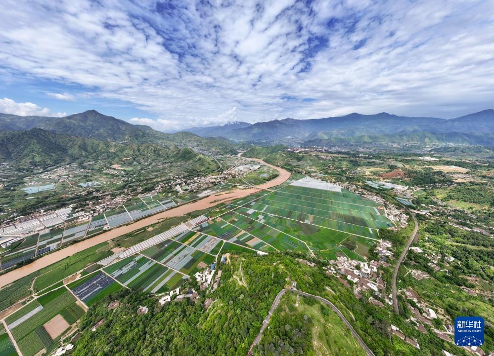 四川安宁河谷：夏日田园美如画