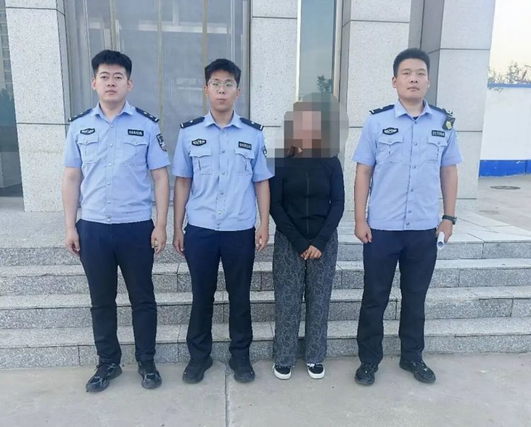闺蜜3人小聚，44岁女子因被冷落殴打两位姐妹，被警方处罚
