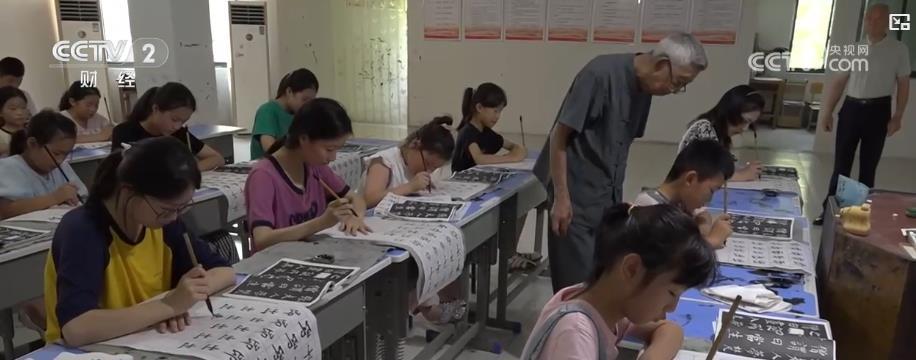破解暑期“看护难”：暑托班亮点纷呈 托起多彩假期