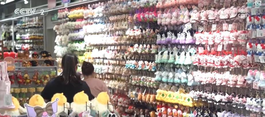 入境游升温 外国游客扎堆扫货“中国造”