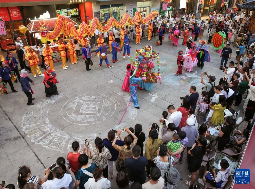湖北恩施：暑期旅游持续升温