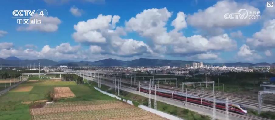 更轻、更快、更智能 中国高铁以科技创新持续扩大世界领跑优势 更轻、更快、更智能 中国高铁以科技创新持续扩大世界领跑优势