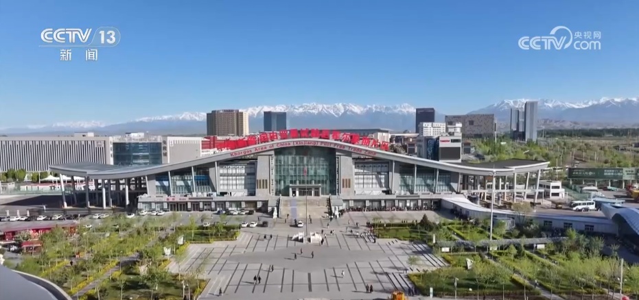 边境游、跨境游、购物游 多种旅游方式让中外游客在霍尔果斯体验感拉满