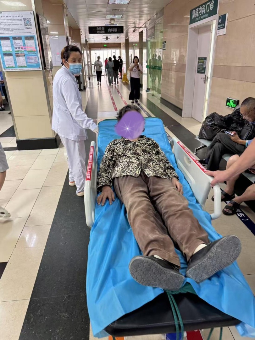 不找到！不收队！高温下搜寻30小时寻回走失老人