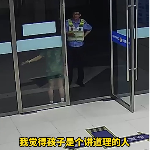 这封感谢信,让警察叔叔没忍住 这封感谢信,让警察叔叔没忍住