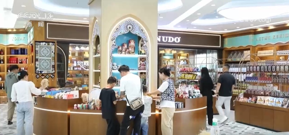 边境游、跨境游、购物游 多种旅游方式让中外游客在霍尔果斯体验感拉满