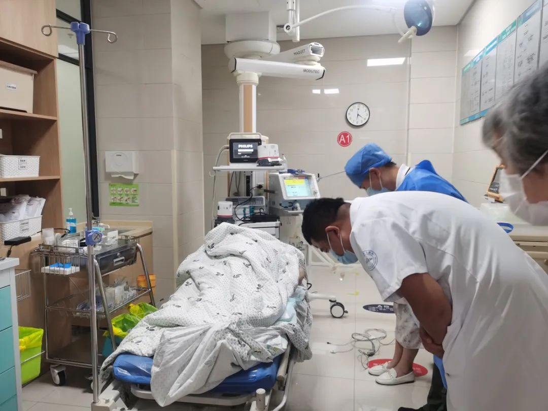 伉俪情深!这张夫妻“合照”,让人泪目 伉俪情深!这张夫妻“合照”,让人泪目