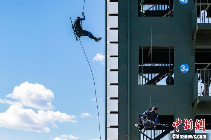 “尖刀·使命”2025年全国公安特警挑战赛闭幕