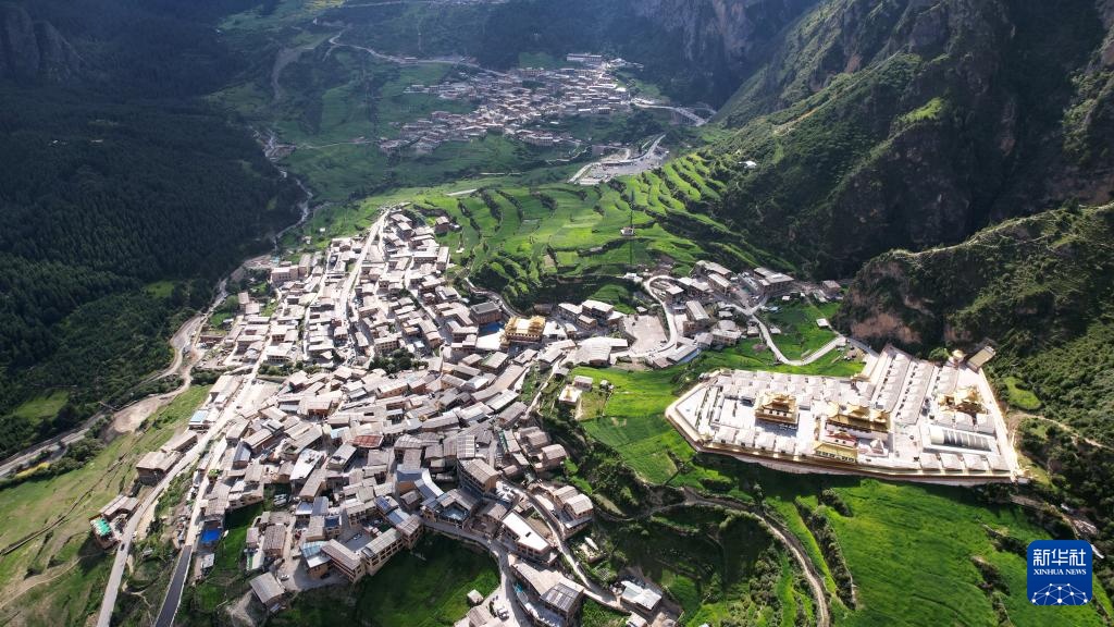 美丽中国丨夏日秘境扎尕那 美丽中国丨夏日秘境扎尕那