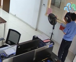 男子：我是网逃？民警：你留一下吧！