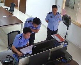 男子：我是网逃？民警：你留一下吧！