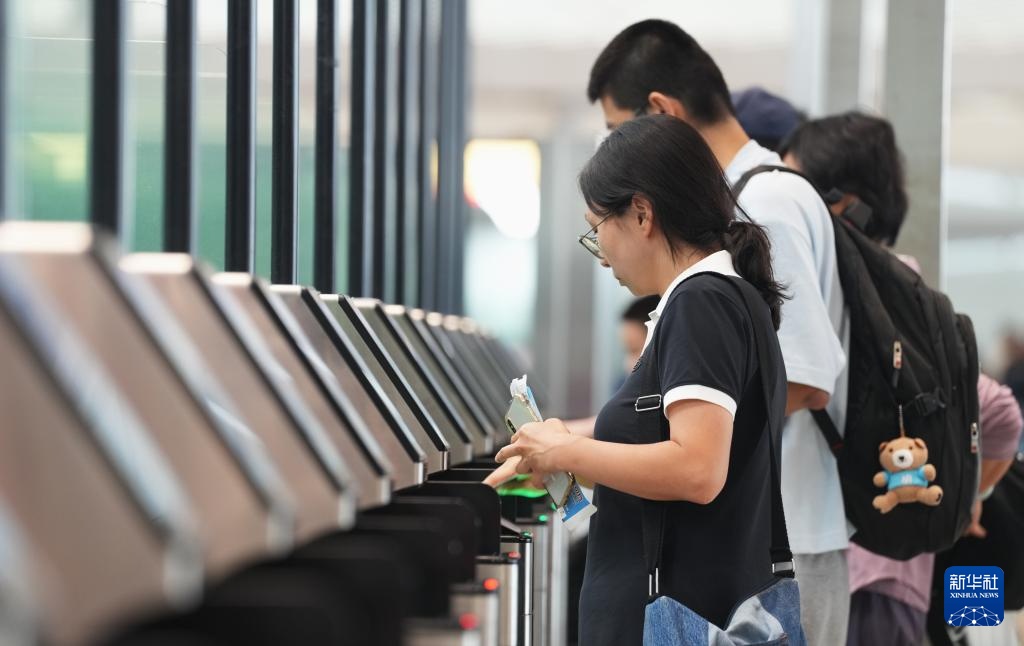 北京口岸暑期出入境人数增长