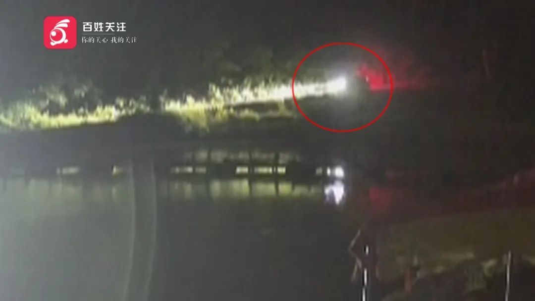 贵阳一男子连人带车冲进鱼塘!塘主:鱼死了不少,车主:我当时正在…… 贵阳一男子连人带车冲进鱼塘!塘主:鱼死了不少,车主:我当时正在……