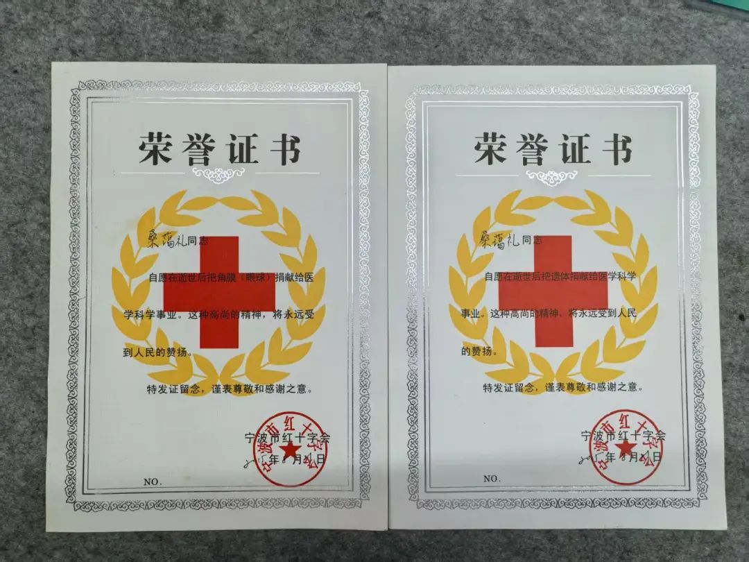 伉俪情深!这张夫妻“合照”,让人泪目 伉俪情深!这张夫妻“合照”,让人泪目