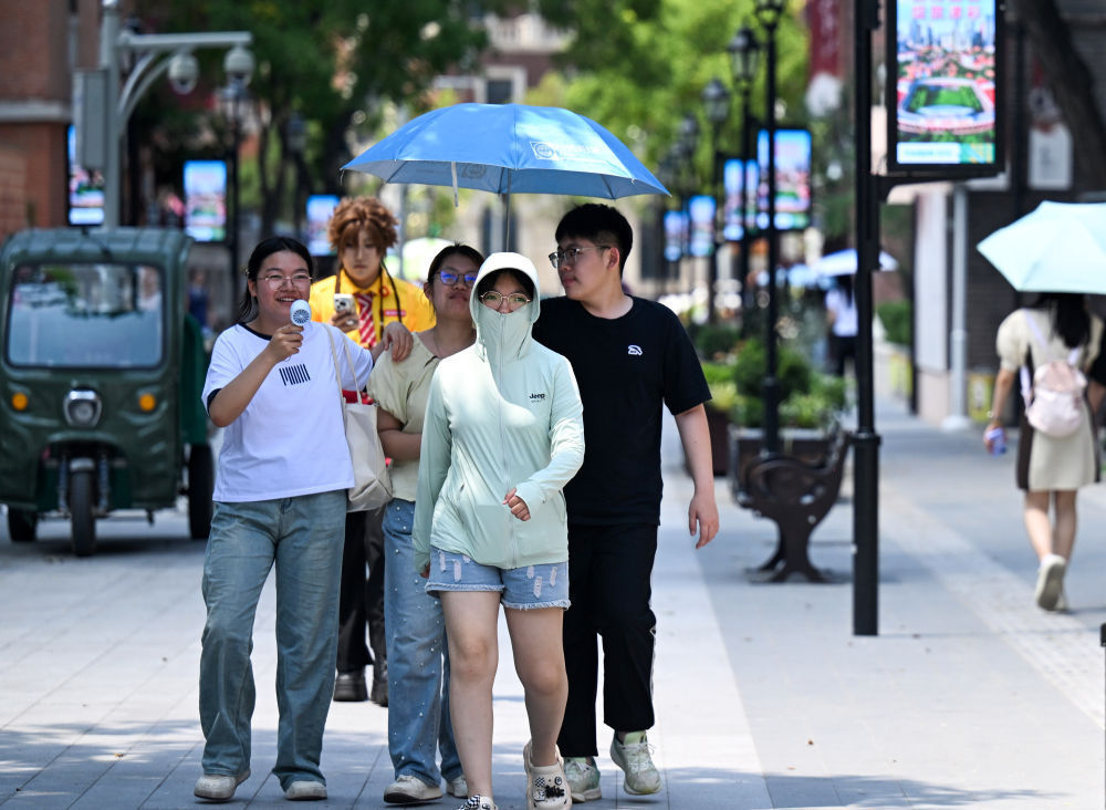 酷暑热浪中，“清凉经济”释放暑期消费强劲动能