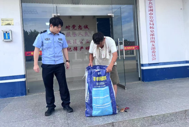 5只小鸡仔“不翼而飞” ！民警抓获偷鸡贼