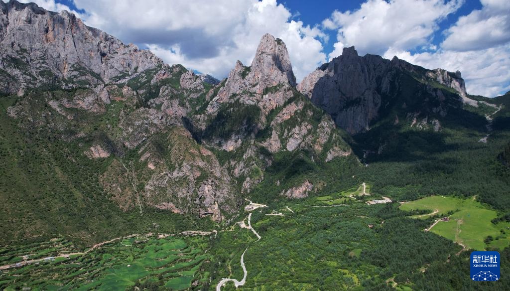 美丽中国丨夏日秘境扎尕那 美丽中国丨夏日秘境扎尕那