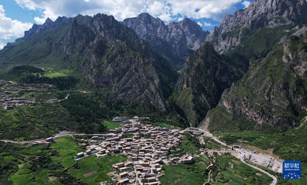 美丽中国丨夏日秘境扎尕那 美丽中国丨夏日秘境扎尕那