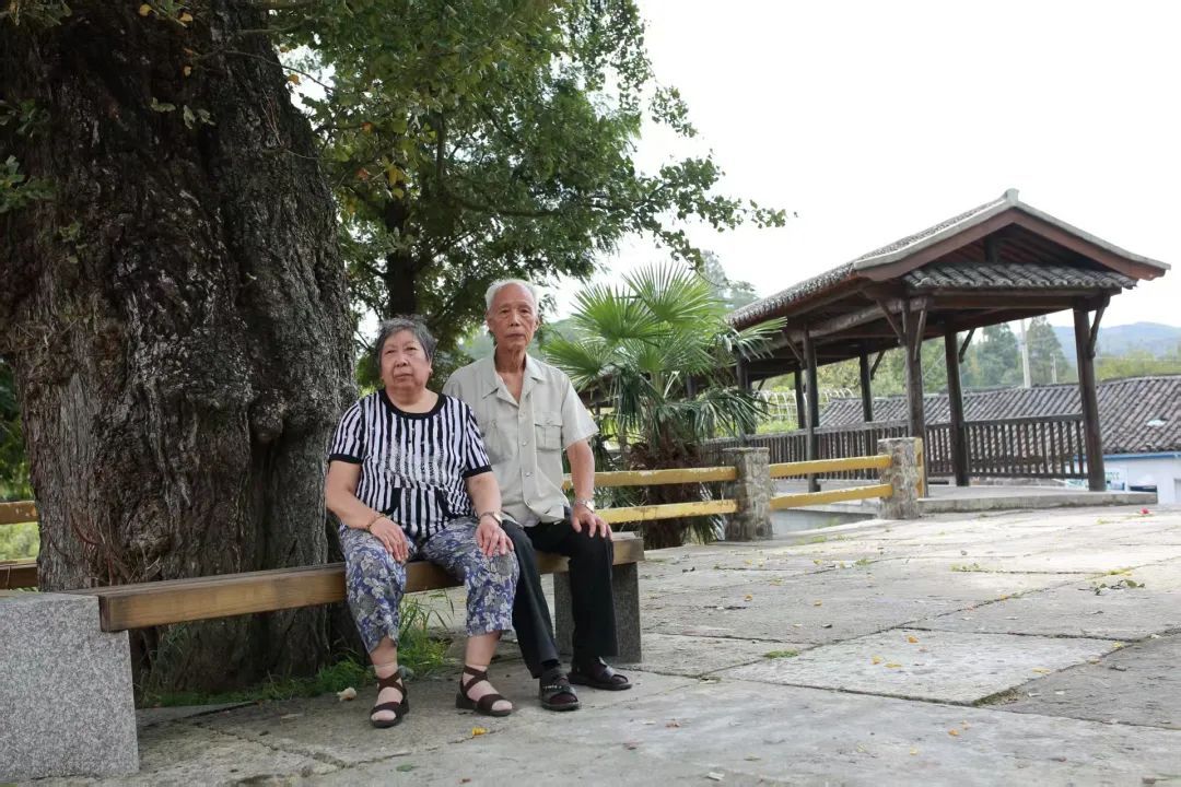 伉俪情深!这张夫妻“合照”,让人泪目 伉俪情深!这张夫妻“合照”,让人泪目