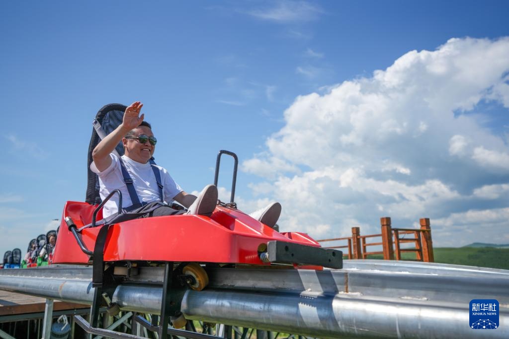 美丽中国丨内蒙古额尔古纳:油菜花海醉游人 美丽中国丨内蒙古额尔古纳:油菜花海醉游人
