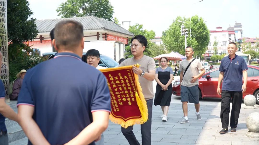 肖波，张家界好人