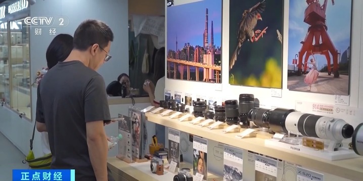 “观鸟”“拍鸟”受青睐 热门摄影器材销量攀升 “观鸟”“拍鸟”受青睐 热门摄影器材销量攀升