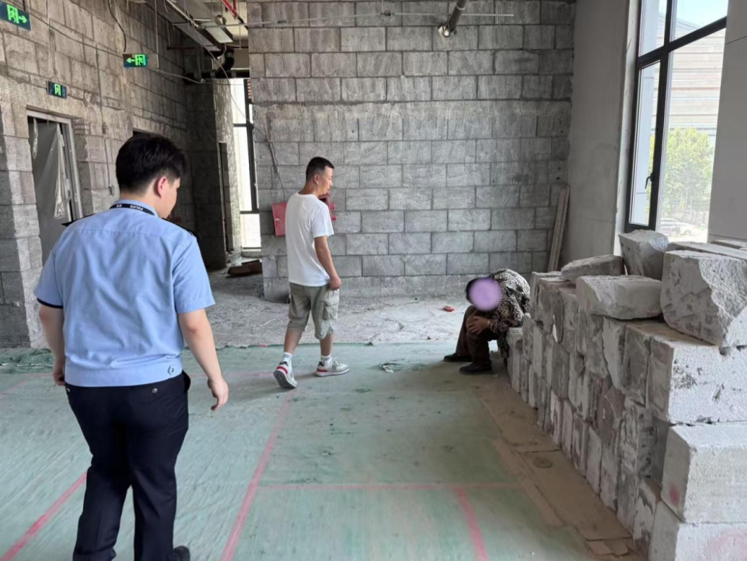 不找到！不收队！高温下搜寻30小时寻回走失老人