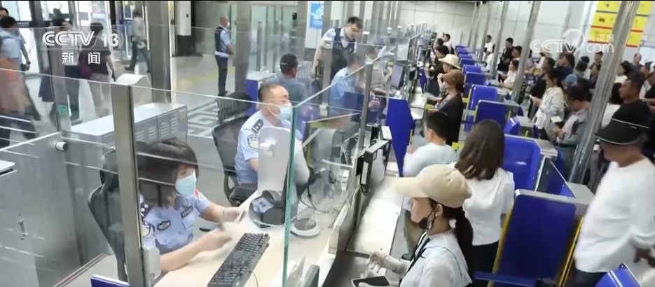 边境游、跨境游、购物游 多种旅游方式让中外游客在霍尔果斯体验感拉满